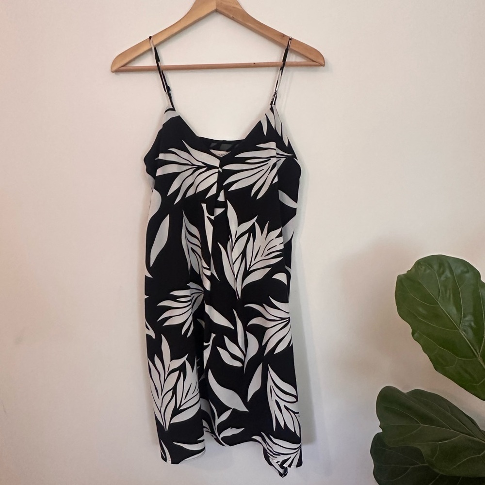 LOFT Black and White Leaf Print Chiffon Dress Size XS